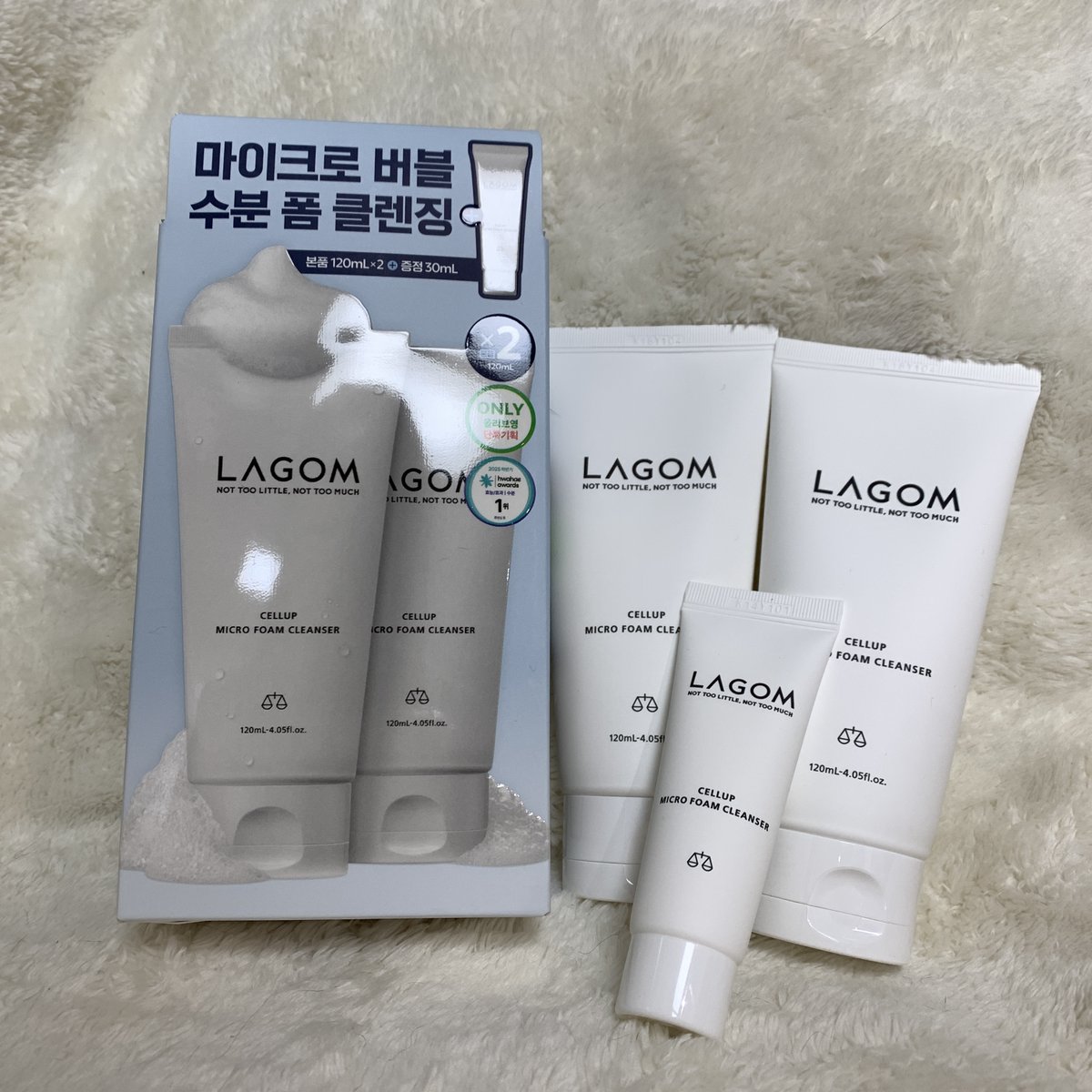 ffffff_co's tweet photo. #단순선물 #협찬 #RT이벤트 @lagomcosmetics  

#RT 추첨 3분께 라곰 마이크로 폼 클렌저를 보내드립니다🫧 (당발은 4월 4일 이후!)

수부지 + T존산유국,딸기코 + U존 트러블, 속건조 심한 제 피부에 진짜 찰떡같이 정착한 라곰에서 클렌징2종+스킨케어에 제가 사랑하는 폼클렌저 더블세트를 함께 보내주셨어요ヾ(•ω•`)o

이번 4월 올영픽으로 폼클렌징 더블세트+ 50ml 미니어쳐도 추가증정에 4월 3일 단 하루! 오늘의 특가까지 진행하면 더 저렴하게 만나볼 수 있다는 사아실 알려드리면서!

👇👇👇👇자세한 제품 내용은 타래로 👇👇👇👇