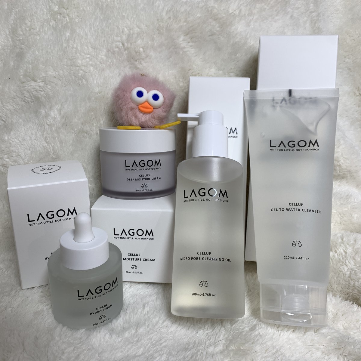 ffffff_co's tweet photo. #단순선물 #협찬 #RT이벤트 @lagomcosmetics  

#RT 추첨 3분께 라곰 마이크로 폼 클렌저를 보내드립니다🫧 (당발은 4월 4일 이후!)

수부지 + T존산유국,딸기코 + U존 트러블, 속건조 심한 제 피부에 진짜 찰떡같이 정착한 라곰에서 클렌징2종+스킨케어에 제가 사랑하는 폼클렌저 더블세트를 함께 보내주셨어요ヾ(•ω•`)o

이번 4월 올영픽으로 폼클렌징 더블세트+ 50ml 미니어쳐도 추가증정에 4월 3일 단 하루! 오늘의 특가까지 진행하면 더 저렴하게 만나볼 수 있다는 사아실 알려드리면서!

👇👇👇👇자세한 제품 내용은 타래로 👇👇👇👇