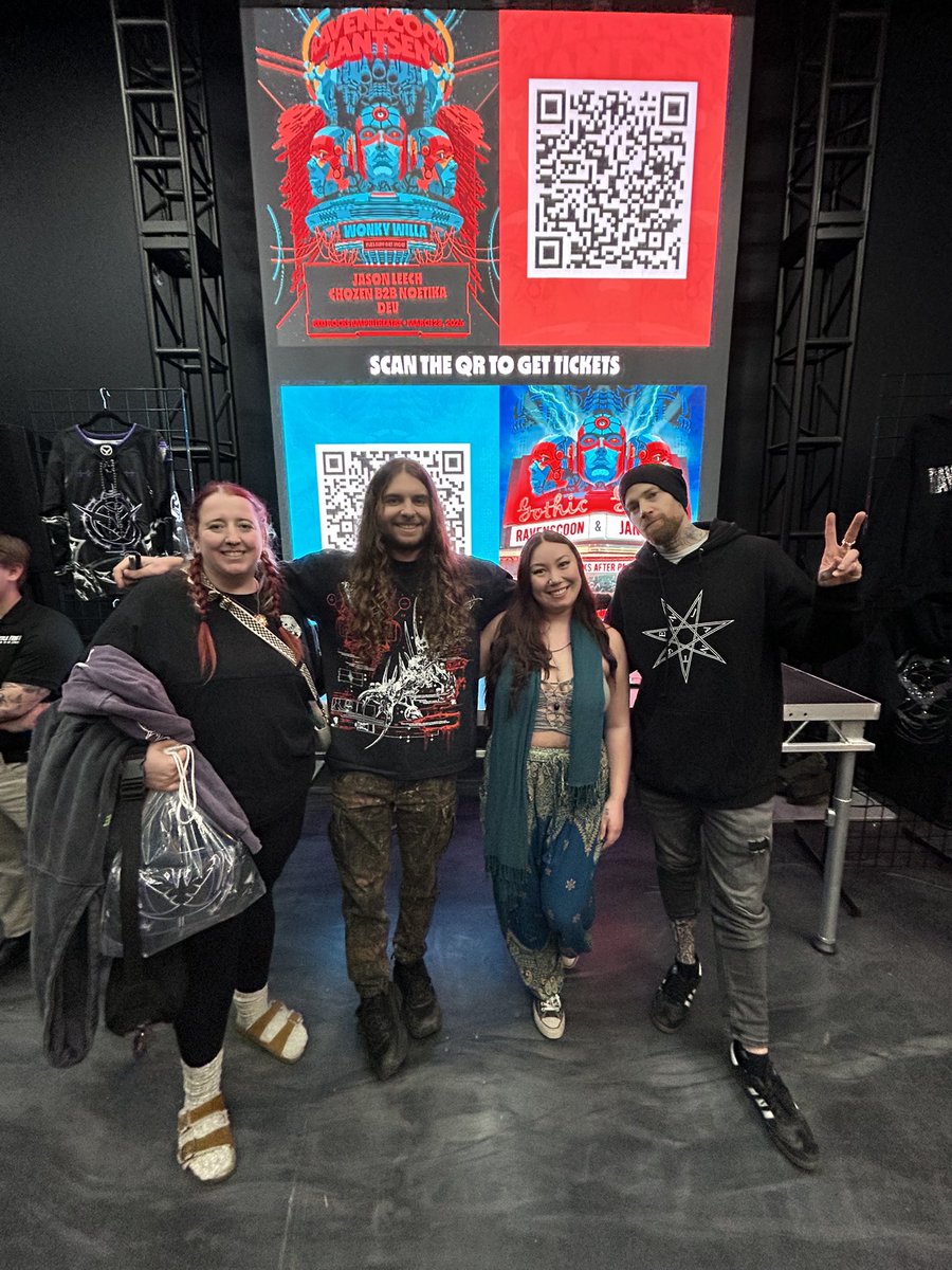 mayebeehan's tweet photo. can’t say thank you enough for how much you do for this community. you put your heart into this project and it really showed💜 had the best first RR show https://t.co/xlU5qrZSsM
