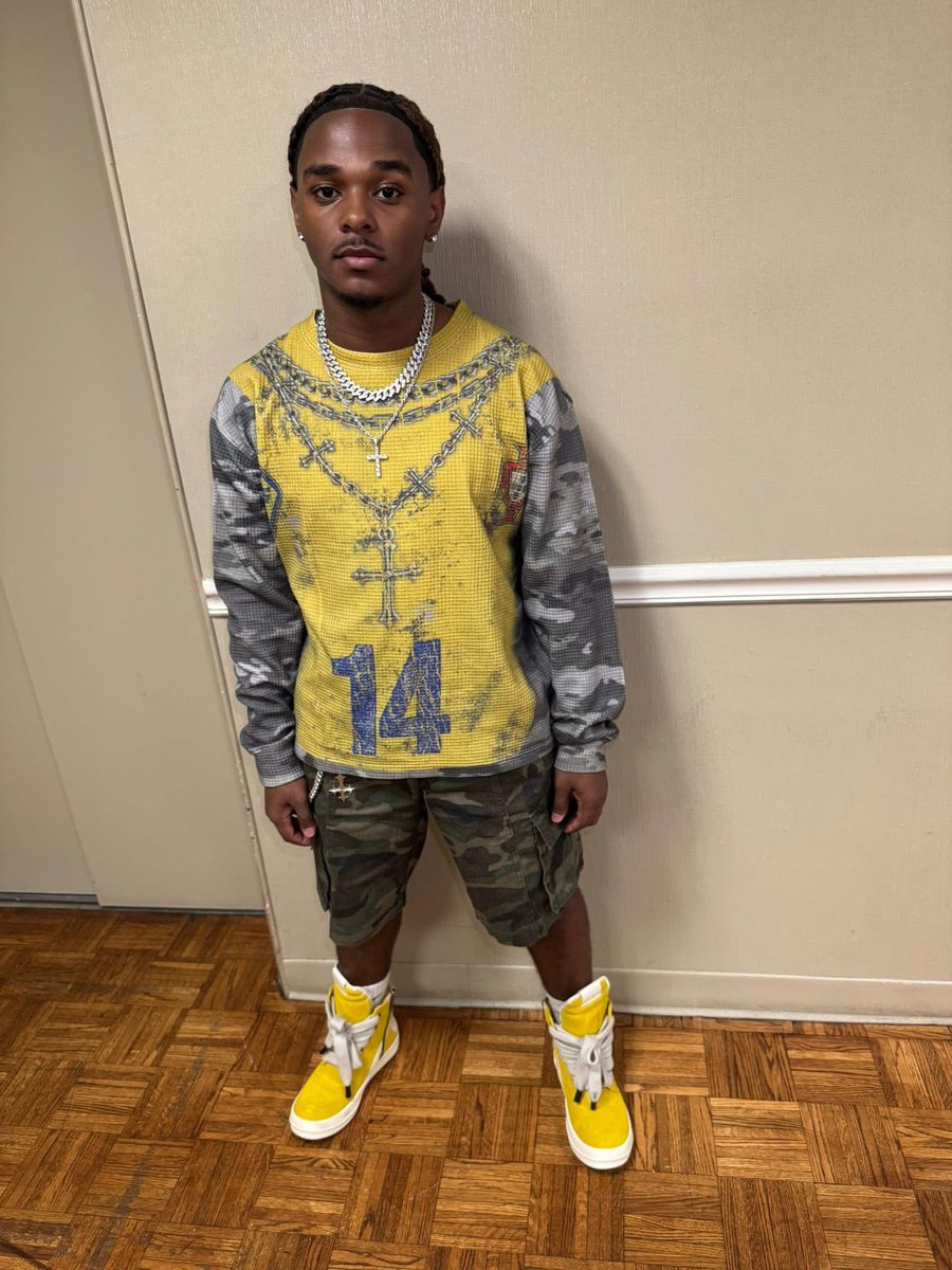 _OfficialOtto3's tweet photo. Yk im some fine shit 💛😍 https://t.co/SBtiOKUEh2