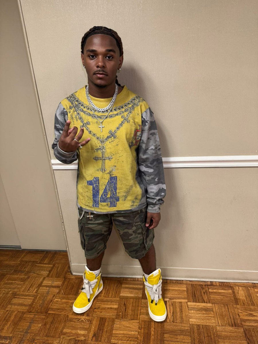 _OfficialOtto3's tweet photo. Yk im some fine shit 💛😍 https://t.co/SBtiOKUEh2
