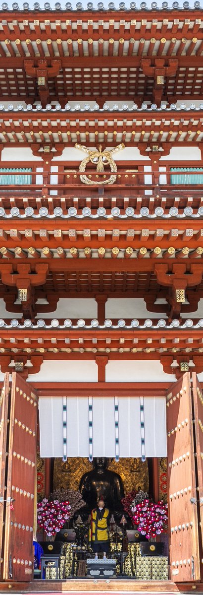 藥師寺さん「修二会花会式」。
練行衆さん、参籠衆さん、青年衆さん、ご奉仕されたみなさん、満行おめでとうございます。