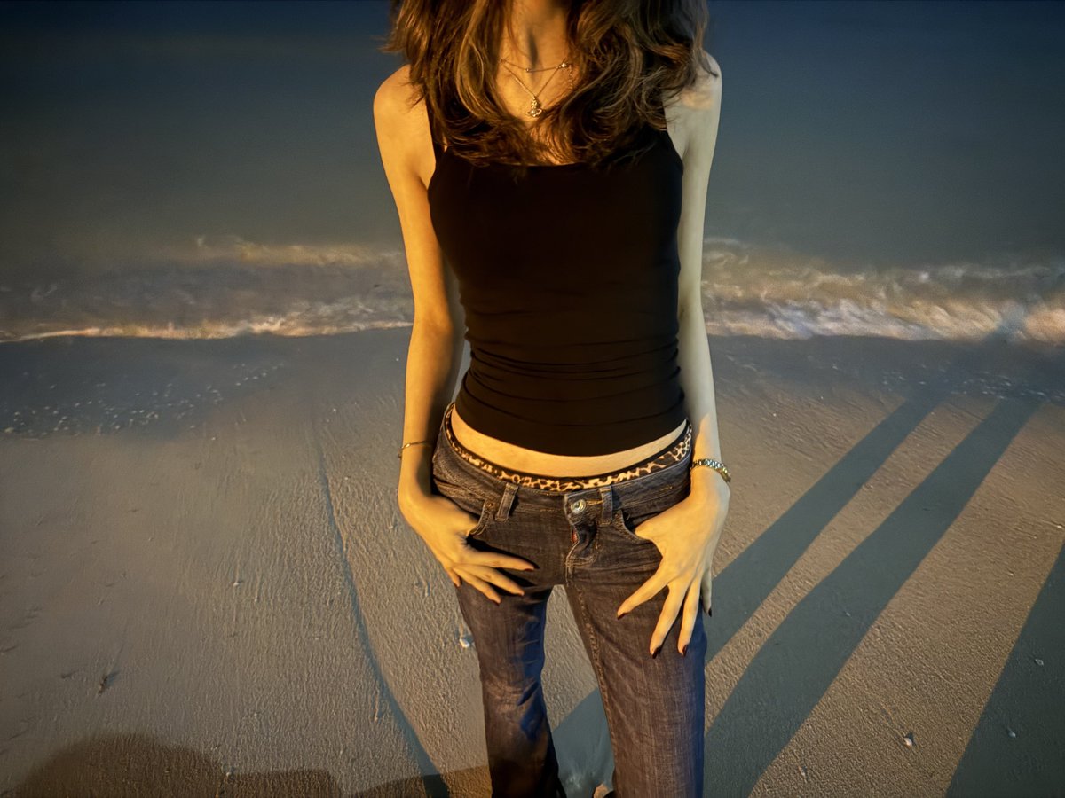 's tweet image. Lowkey #swag