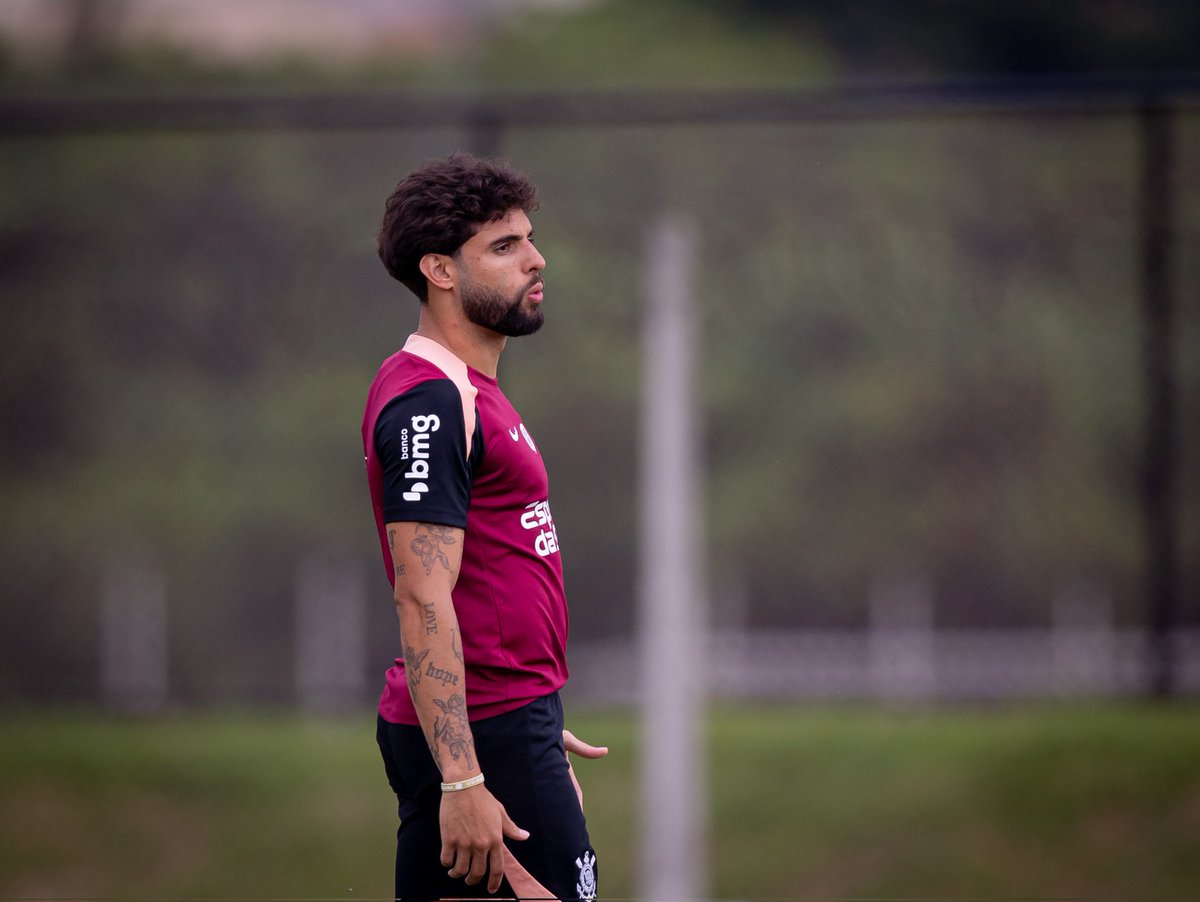 Vessoni's tweet photo. FIM DA PREPARAÇÃO DO CORINTHIANS...
... para enfrentar o Fluminense no Maracanã.

Desfalques:

❌️ Hugo Souza (seleção)
❌️ Hugo (🚑)
❌️ Raniele (suspenso)
❌️ Carrillo (seleção)
❌️ Memphis (🚑)
❌️ Kaio Cesar (🚑 )
❌️ Gui Negão (🚑)

#Corinthians https://t.co/TS2HYnJIrR