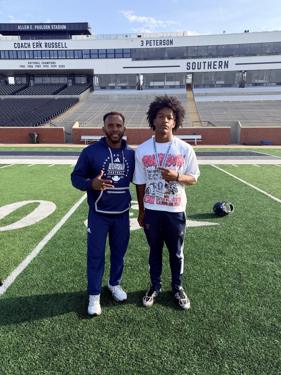 TSwinton_'s tweet photo. Had a great time @GSAthletics_FB spring football practice!! Great showcase of athletes and a great overall environment!! @VanguardFB @CoachSafford @Rivals @edwinfarmer1974 @CoachRyanAplin @CoachJWitte @GSCoachHelton https://t.co/wCYzX2btKh