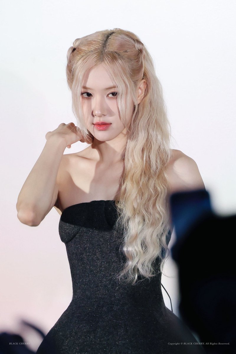 i_sunpil's tweet photo. #만우절 #AprilFoolsDay
#블랙핑크 #로제 https://t.co/kVXAEfzkrh