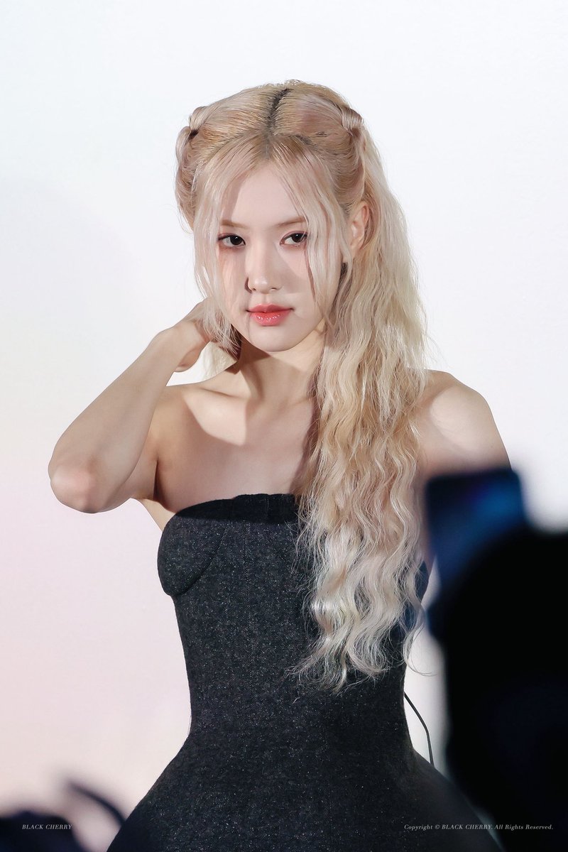 i_sunpil's tweet photo. #만우절 #AprilFoolsDay
#블랙핑크 #로제 https://t.co/kVXAEfzkrh