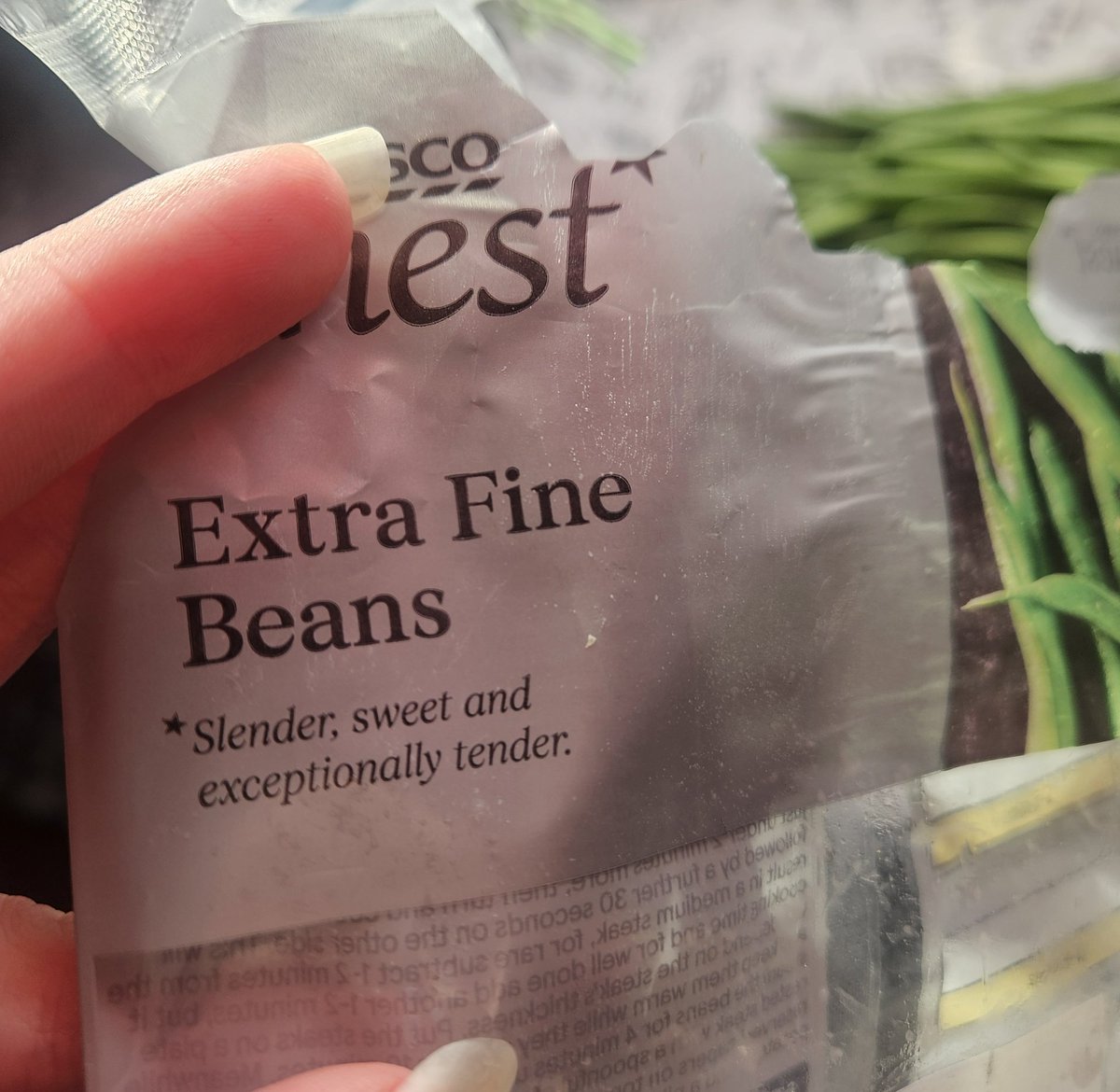 Mara Vespidae 🎀🐝 【VAllure】 tweet media