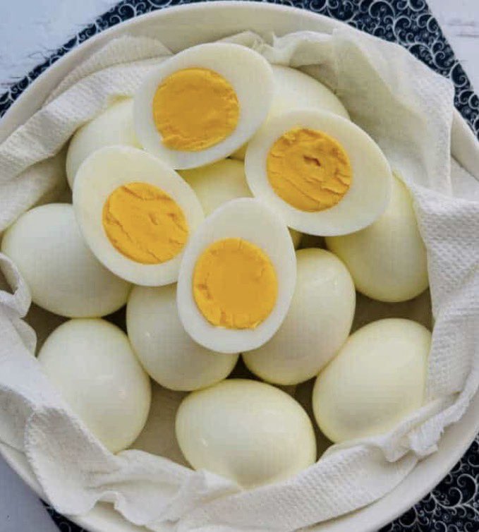 MarsiaTucci's tweet image. I made some brain power food for my 4th grade students for Florida state testing.  They gobbled up the hard boiled eggs #protein #health @DebyMcNichols @Instr_sup @anaarce99 @mariabishop4 @doctorkiltz @EducationFL @ParticipateLrng @WIDA_UW @FreebirdsShire @jacobmartinn7 @561Sdpbc