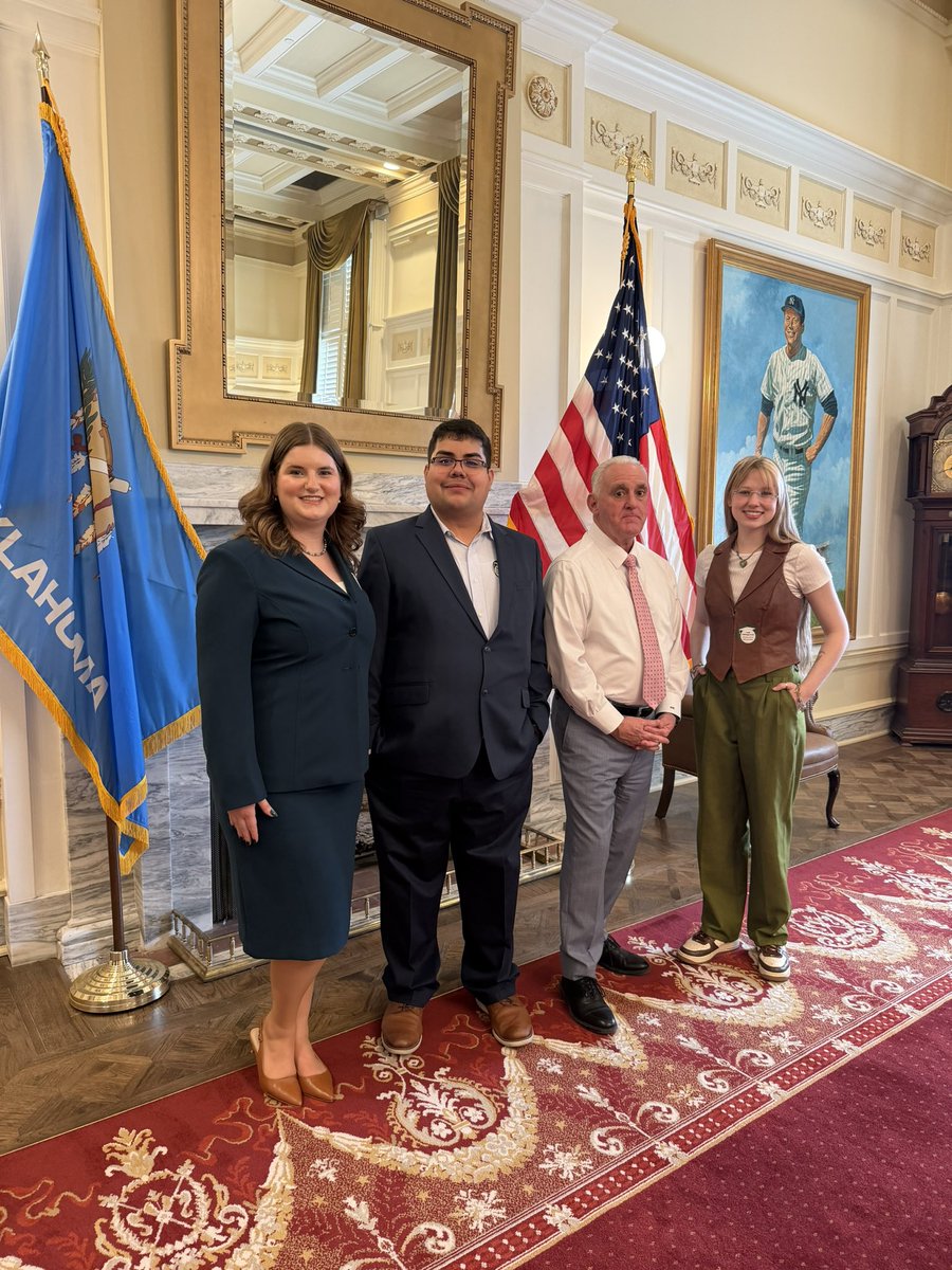 dawnfornps's tweet photo. HIGHER ED DAY AT THE CAPITOL!!! Out there sharing that @usaodrovers story.  #SMALLcampusBIGcommunity https://t.co/MKnVidaXN2