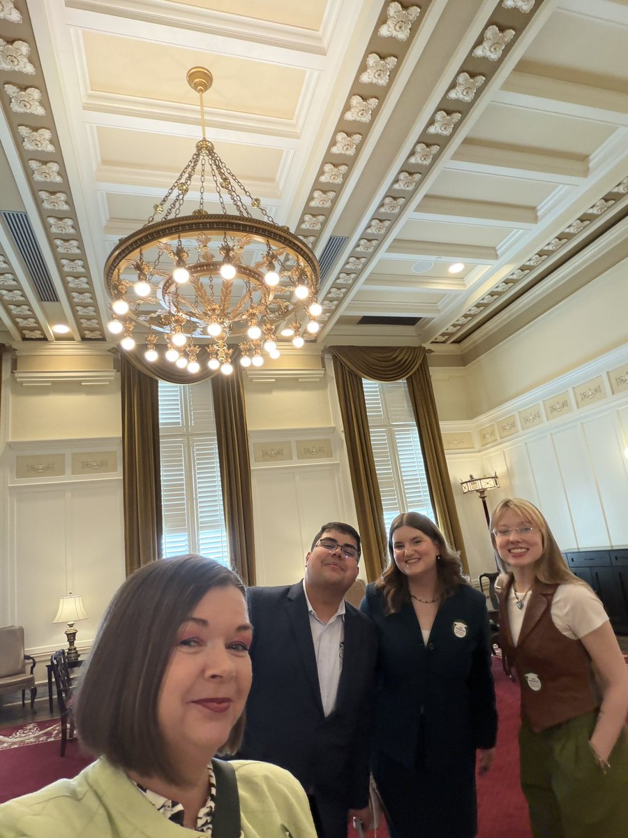 dawnfornps's tweet photo. HIGHER ED DAY AT THE CAPITOL!!! Out there sharing that @usaodrovers story.  #SMALLcampusBIGcommunity https://t.co/MKnVidaXN2