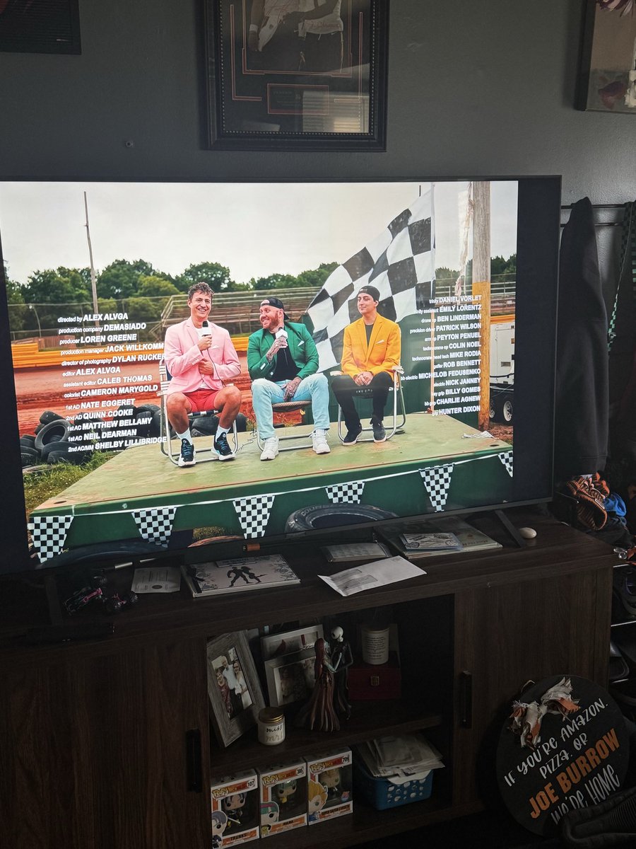 Tackett_'s tweet photo. All the clips I have seen on TikTok and everywhere else, still don’t understand why the @theburntpeanut hasn’t asked any of these 3 why they seem so awkward and out of place during this music video and bloopers at the end. 🤣 #burntpeanut #trending https://t.co/E3I9Aui9XB