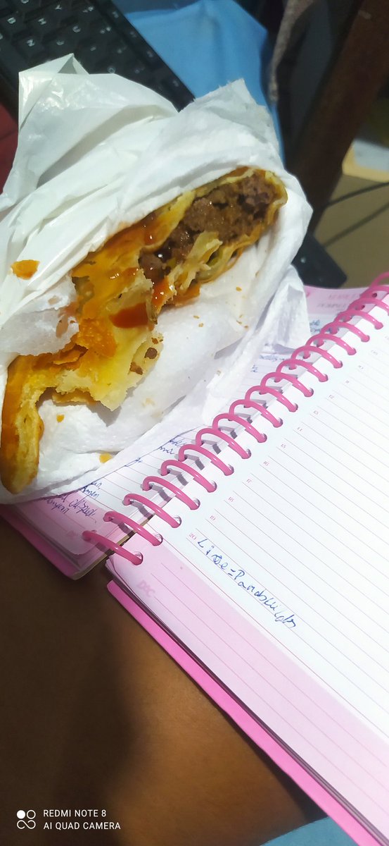 2nweb3's tweet photo. Hoje é #pastel + #live no @ParaBuilders . 👩🏽‍🏫
Papel na mão. Lá vamos nós. 💻 https://t.co/xNGvH5xx8l