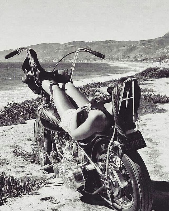 MoreMotorcycles's tweet photo. #ChopperLife
#BikerGirl https://t.co/FIpTGMUQTH