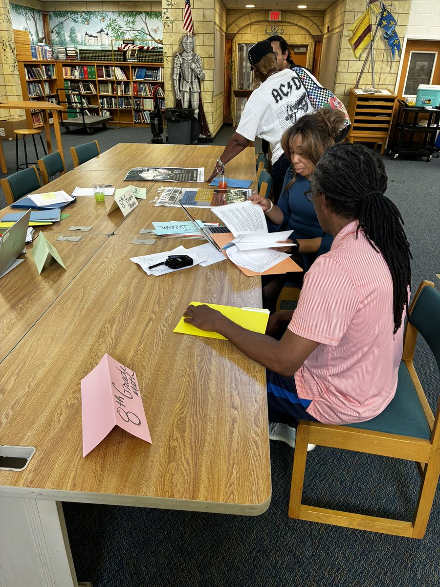 AOAddison_'s tweet photo. We’re stronger together 💙 This evening @ArmsJags hosted a 8th Grade Student &amp; Parent Support Meeting focused on academic success—partnering with families to provide resources, strategies, and next steps to ensure every scholar thrives. @LibraLBrittian @BWashing10 @CAKEforGirls https://t.co/TGMUt8vIaB