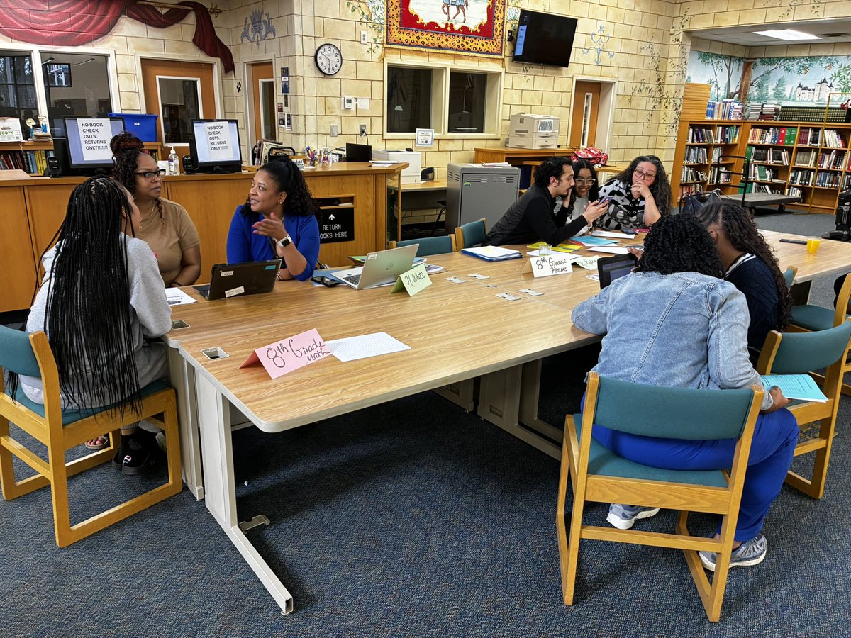 AOAddison_'s tweet photo. We’re stronger together 💙 This evening @ArmsJags hosted a 8th Grade Student &amp; Parent Support Meeting focused on academic success—partnering with families to provide resources, strategies, and next steps to ensure every scholar thrives. @LibraLBrittian @BWashing10 @CAKEforGirls https://t.co/TGMUt8vIaB