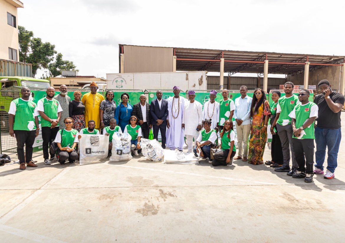 RecyclePointsNG's tweet photo. @Lawma_gov @LasepaOfficial @fbralliance @LasgMOE @wastechief @ChiomaUkonu @WasteTodayMag @BIRworld @GlbRecyclingDay @RecyclingToday @RiteFoodsltd @EkumaEze @Ekumaze @oderindedaniel By connecting households, industry stakeholders, and recycling infrastructure, @RecyclePointsNG continues to champion practical solutions that reduce #pollution, strengthen livelihoods, and accelerate Nigeria’s transition toward a thriving circular economy. https://t.co/CYwY0fhy3v