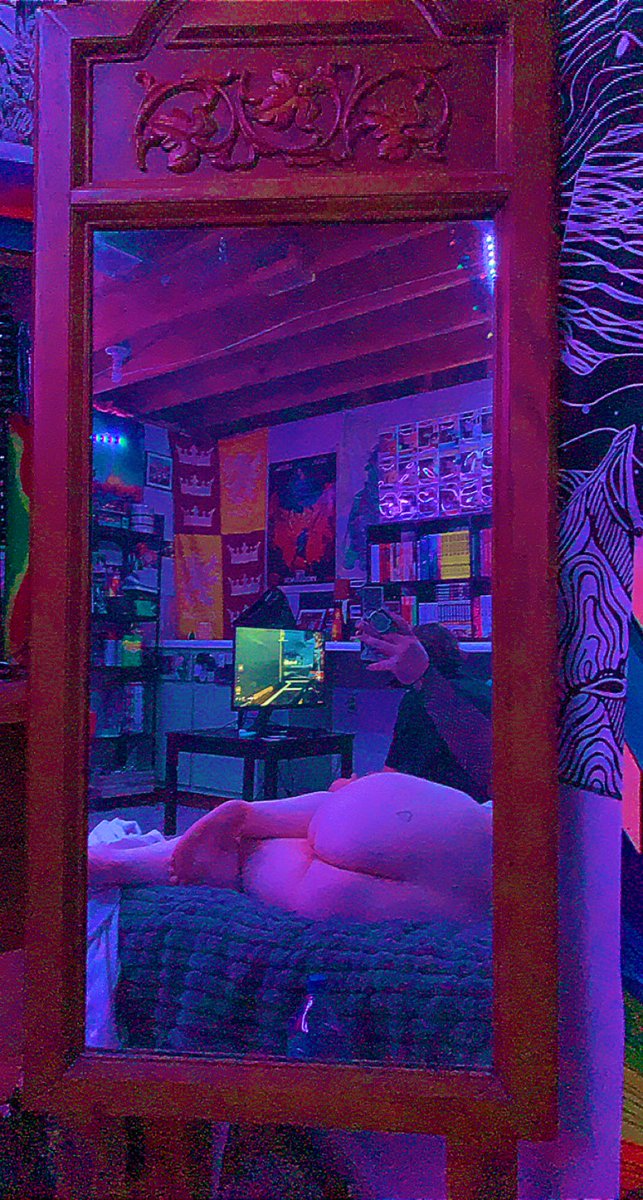 devotedgothicc's tweet photo. I love how everyone’s just been lyin to me today 😭
#nsfw https://t.co/u3FAmraSEG