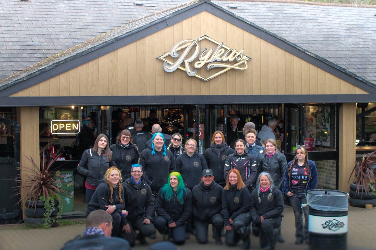 Danielleb9059's tweet photo. Throttle sisters group photo 📸 https://t.co/HjZehnMylr