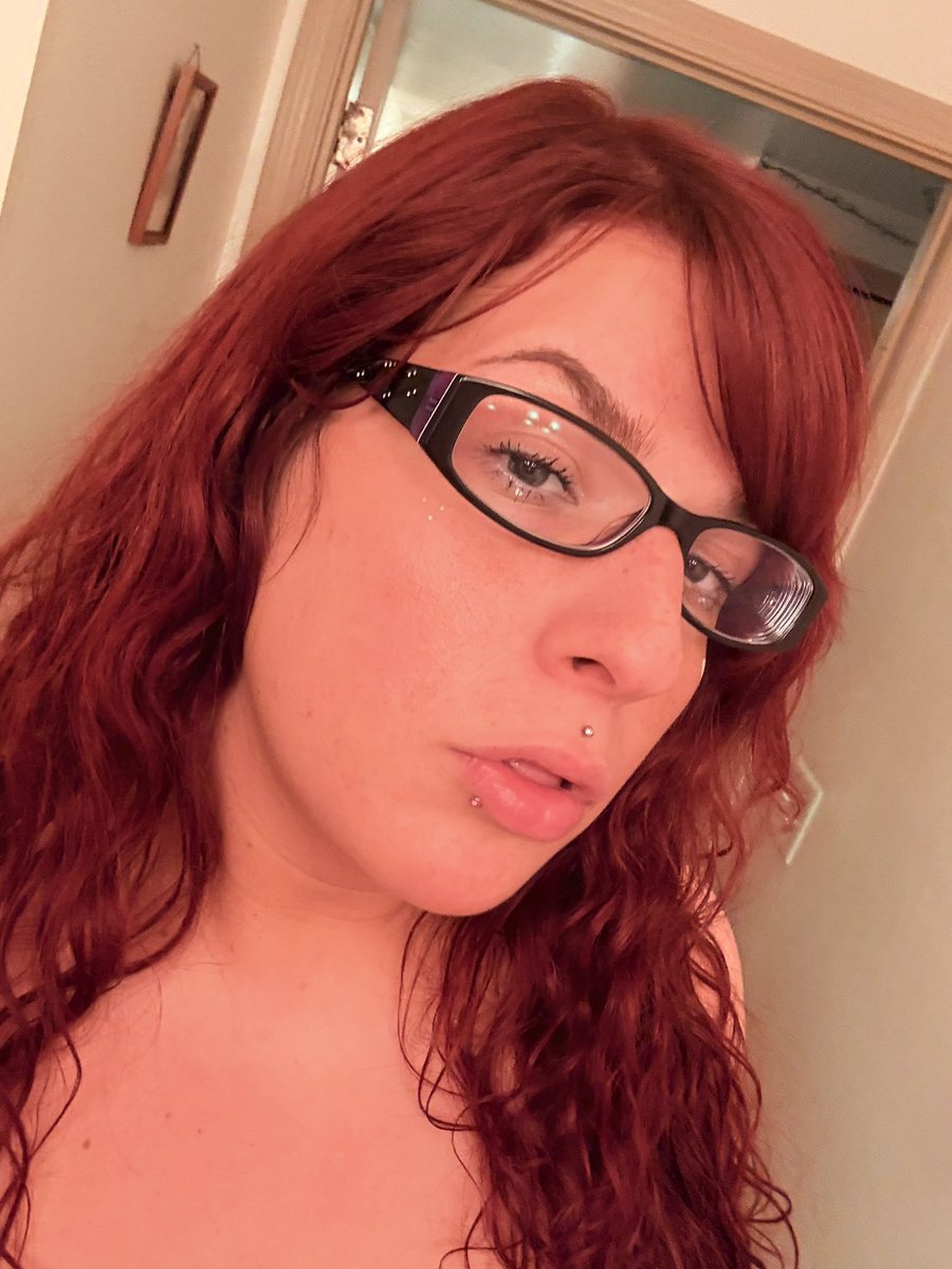 violet_red42416's tweet photo. Happy trans day of visibility! 💕🏳️‍⚧️ #trans #transgender #transdayofvisibility #selfe #tgirl #nerdygirl #redhair #transjoy https://t.co/5Et2jLvPPc