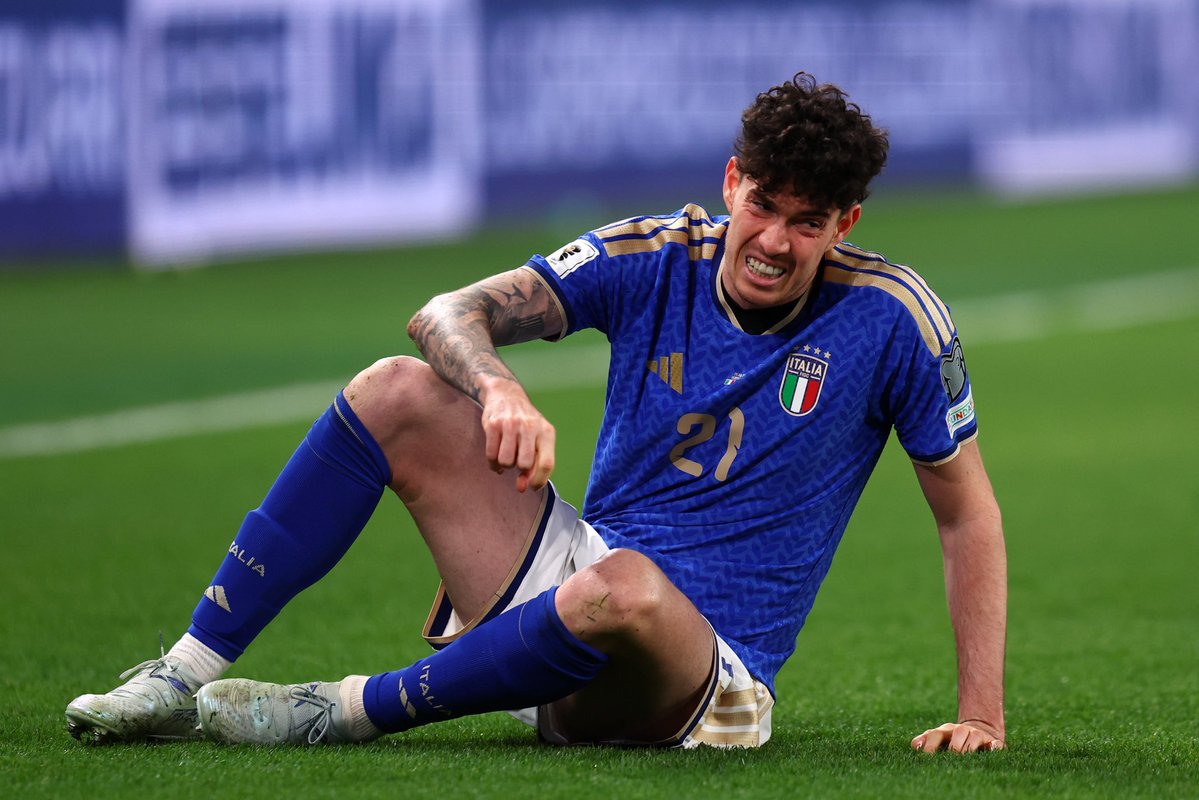 ActuFoot_'s tweet image. Le nombre de joueurs qui n’ont toujours pas disputé de Coupe du Monde avec l’Italie… 😫

🇮🇹 Gianluigi Donnarumma
🇮🇹 Alessandro Bastoni
🇮🇹 Nicolo Barella 
🇮🇹 Sandro Tonali
🇮🇹 Moïse Kean
🇮🇹 Manuel Locatelli
🇮🇹 Federico Dimarco
Etc etc…