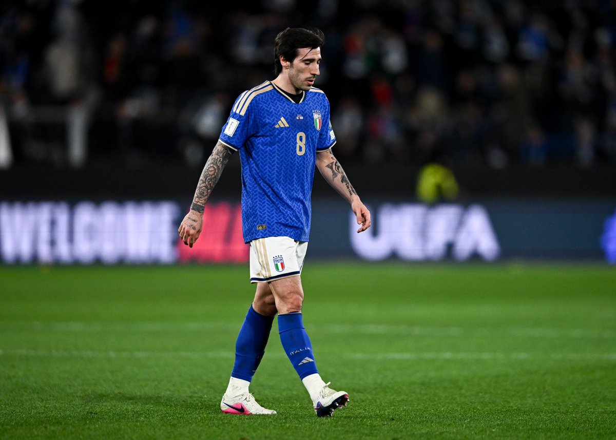 ActuFoot_'s tweet image. Le nombre de joueurs qui n’ont toujours pas disputé de Coupe du Monde avec l’Italie… 😫

🇮🇹 Gianluigi Donnarumma
🇮🇹 Alessandro Bastoni
🇮🇹 Nicolo Barella 
🇮🇹 Sandro Tonali
🇮🇹 Moïse Kean
🇮🇹 Manuel Locatelli
🇮🇹 Federico Dimarco
Etc etc…