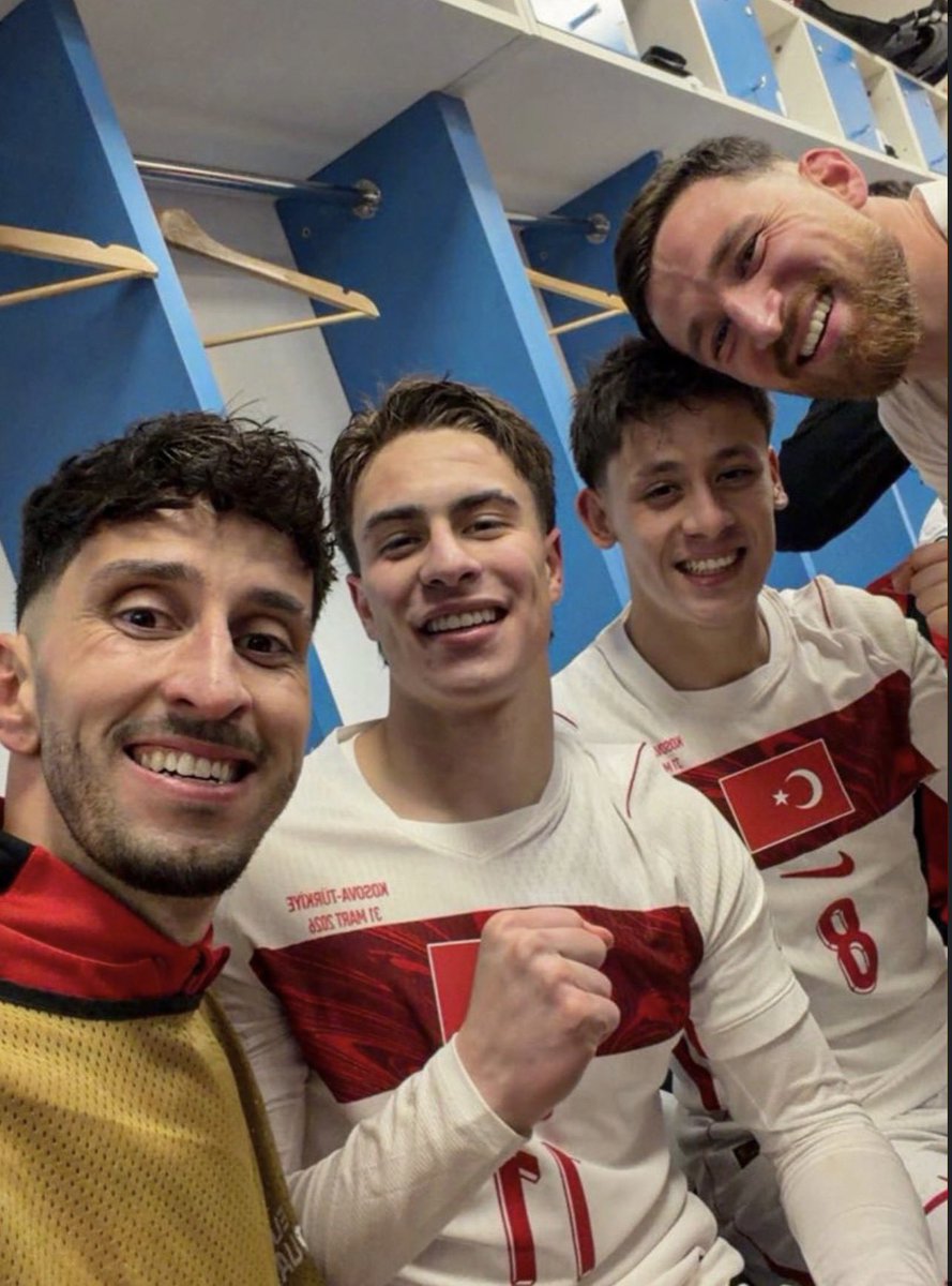 sadecerub's tweet photo. Erkeklerin ne kadar rezil varlıkları olduğunu hatırlattığınız için teşekkürler bi an unutmuş bulunduk 🙏 https://t.co/Vyf2Ej3Dlf