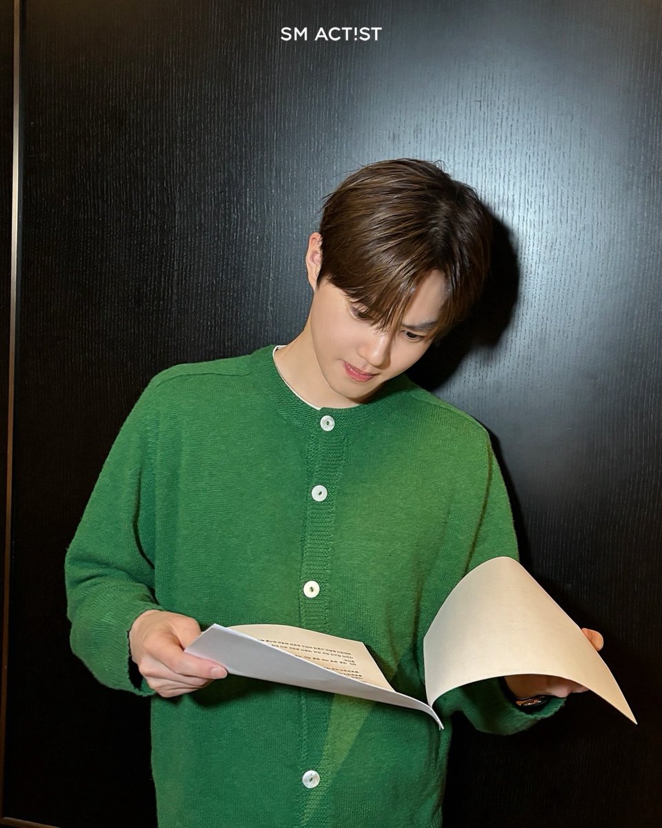 'KNOCK KNOCK!' tweet media