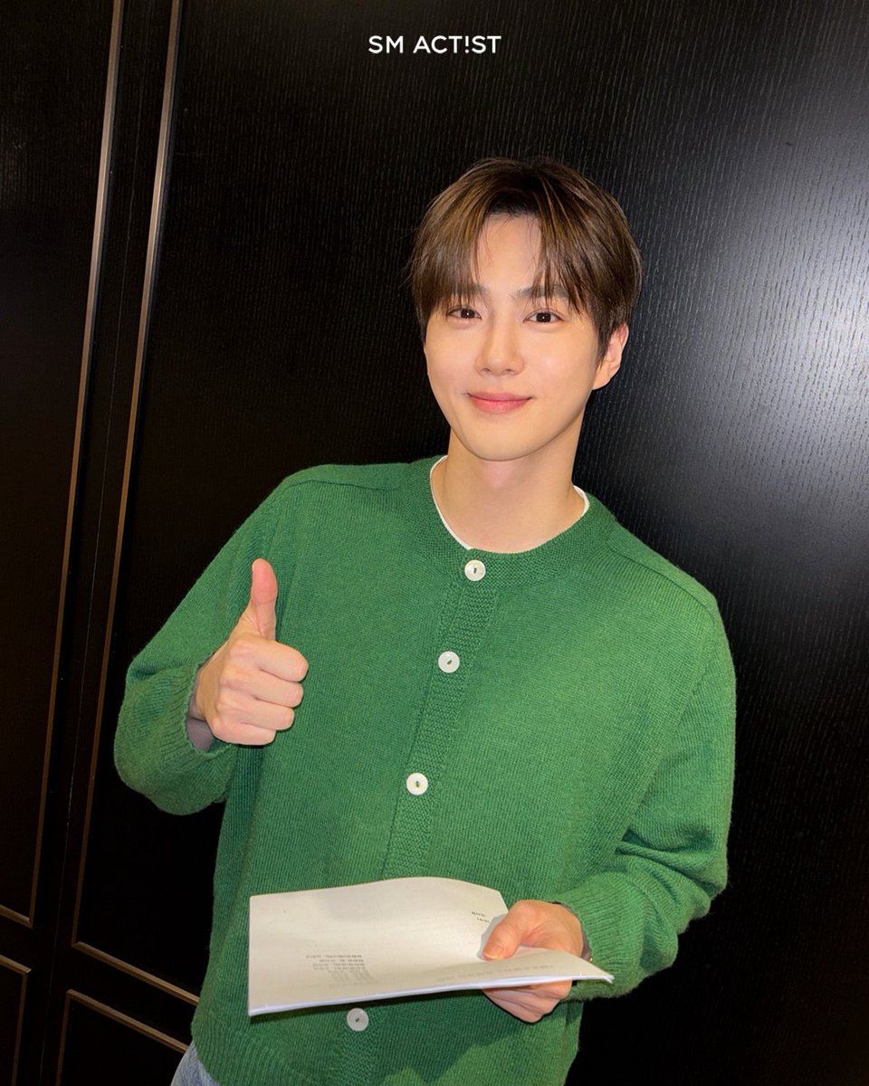 'KNOCK KNOCK!' tweet media