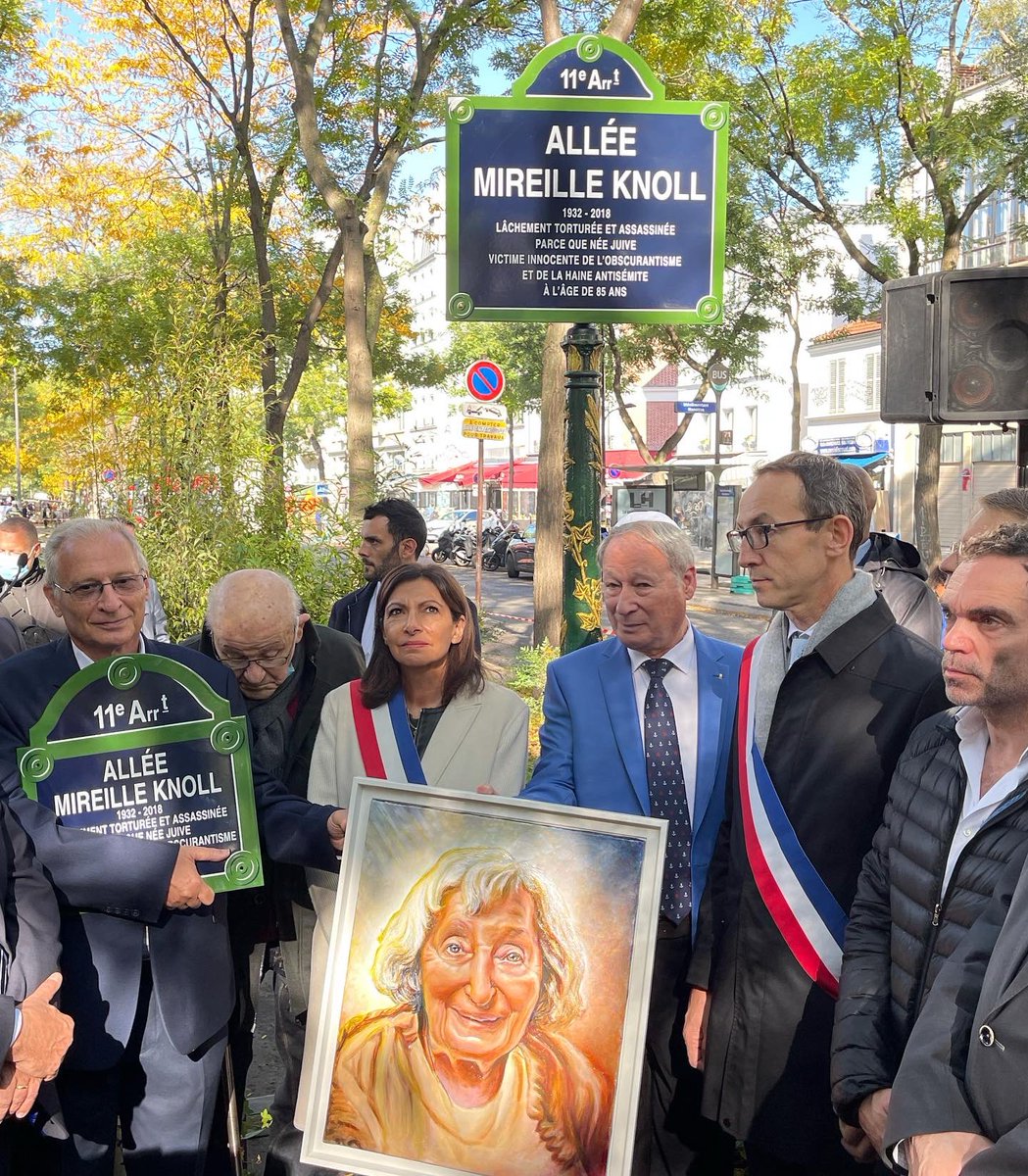 PrixMireilleK's tweet photo. @MelanieLacide @MLP_officiel @AssoMKisraelfr Merci @MelanieLacide de nous laisser traverser ce deuil. Vous n’avez pas l’autorisation de parler au nom de la famille Knoll. Maître @GWGoldnadel a été notre avocat et nous le soutenons. Mickael Szerman @m_szerman nous représente et remercions @MLP_officiel . Débat clos. https://t.co/X72de1cn03