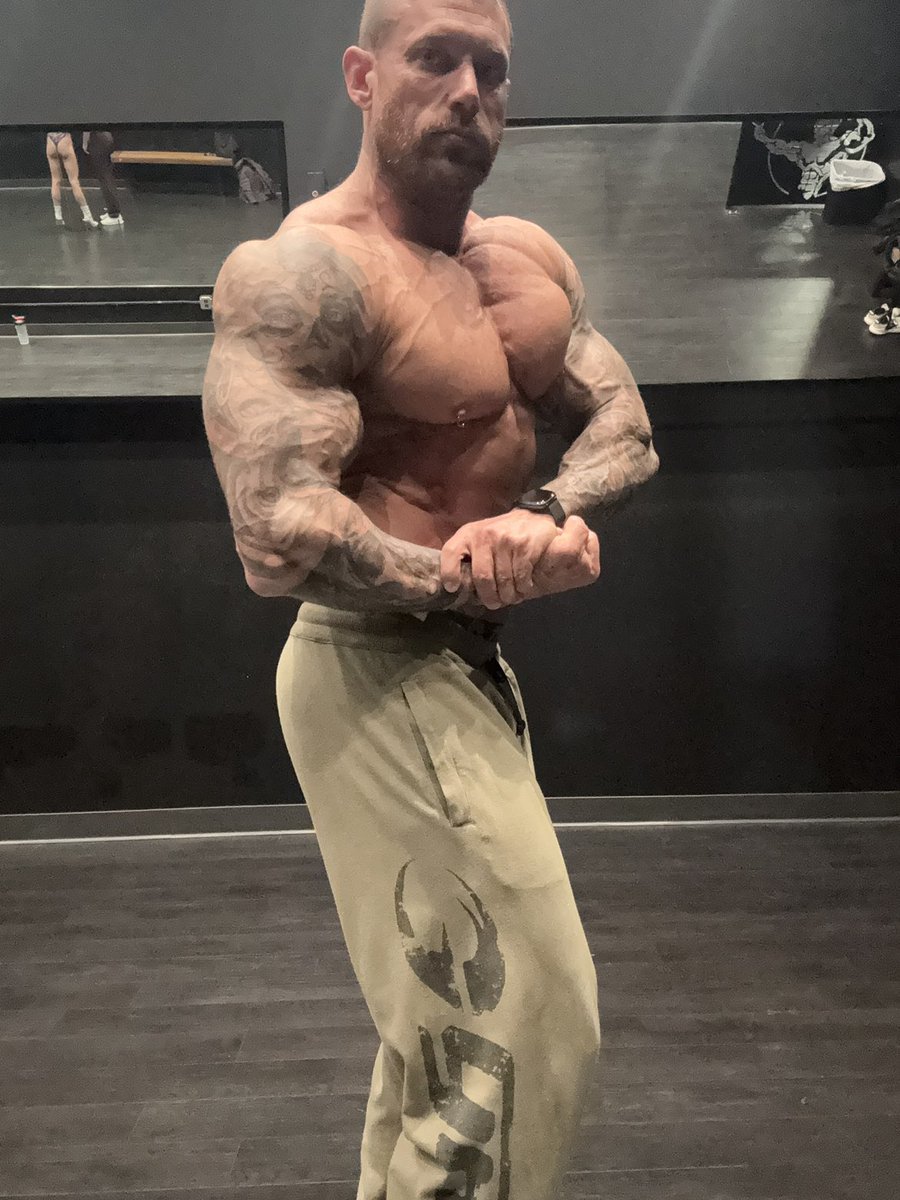 ClydeXLDom tweet media