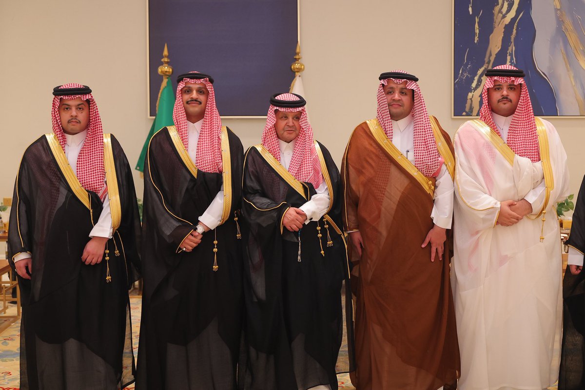 M_2HQ's tweet photo. احتفل رجل الاعمال عبدالمحسن بن سالم الرسام وأبنائه 
بمناسبة #زواج ابنه 
بدر بن عبدالمحسن #الرسام 
على كريمة 
ناصر بن فاهد بن مريحه "رحمه الله" 
في قاعة ليلة التاج بمدينة #الرياض 

لمشاهدة الحفل عبر اليوتيوب 
https://t.co/ovd2GxtaeJ https://t.co/RCJ6qKWM4I