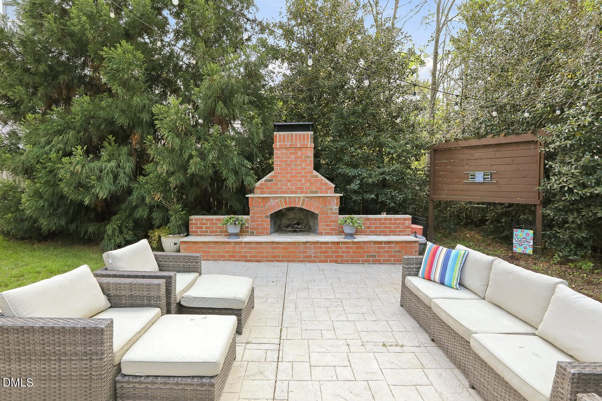 LindaTrevorCo's tweet image. FOR SALE! Beautiful Classic Home in Haddon Hall!

706 BRITTLEY WAY
Apex, NC 27502
Beds: 4
Baths: 2 (full) | 1 (half)
Acres: 0.22
Sqft: 3,115
$775,000

realestate.lindatrevor.com/tmls/1-1015651…

#ApexNC #Realtor #DetailsMatter