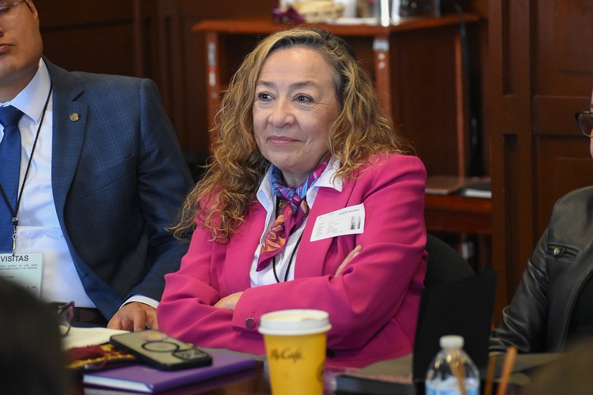 Productiva reunión con <a href="/FGRMexico/">FGR México</a>, <a href="/mujeresgobmx/">Secretaría de las Mujeres</a> y Consejería Jurídica del Ejecutivo Federal. 🙋🏻‍♀️🫶🏻