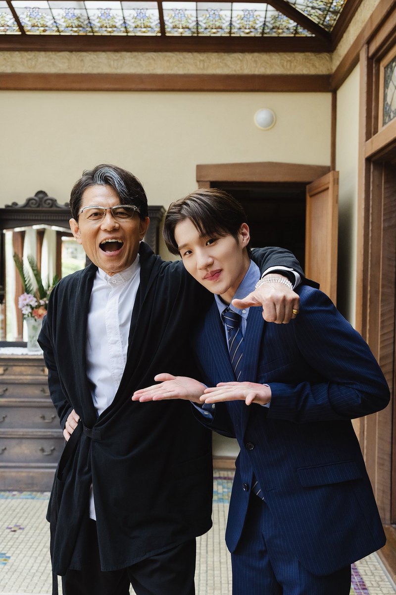 dramaDIVE_ytv's tweet photo. 『#ディープリベンジ -顔を捨てた家政婦-』🌹
4/9(木)深夜より放送スタート 🎬️

#的場浩司 さんと #松井利樹 さん⚔️🥼
撮影合間もお芝居の話をしている姿をよくお見掛けします😊♪

TVerお気に入り登録もお願いします！
https://t.co/MNnl4DxK0J https://t.co/qGzDMLtmkJ
