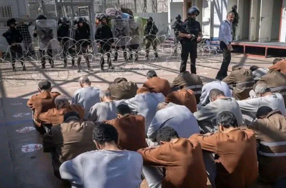 mod__79's tweet photo. الموت10 الاف.مسلم عرب فلسطيني. على حافة الموت هل هناك من ضمير حي يااصحاب الجلالة.. ام طابت لكم العبودية تحت اقدام الغرب وبني صهـ..ـ.ـيون اللهم انتقم 
#أنقذوا_أسرى_فلسطين
#لا_لإعدام_الأسرى
#الحرية_للأسرى
#أوقفوا_الجريمة
#أسرانا_ليسوا_وحدهم https://t.co/0uHB7mSTsq