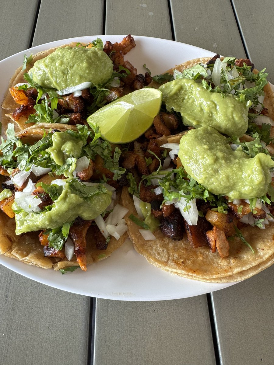 WoodyCliffords's tweet image. Happy #TacoTuesday #TwitterVerse Great Day so far. Lots of Athletes on Spring Break. Workout #2 ✅ Somehow they closed our Practice Fields today and it hasn’t Rained yet but the Fact that the Dodgers have the Tarp out means something is Coming soon. Our High School and College