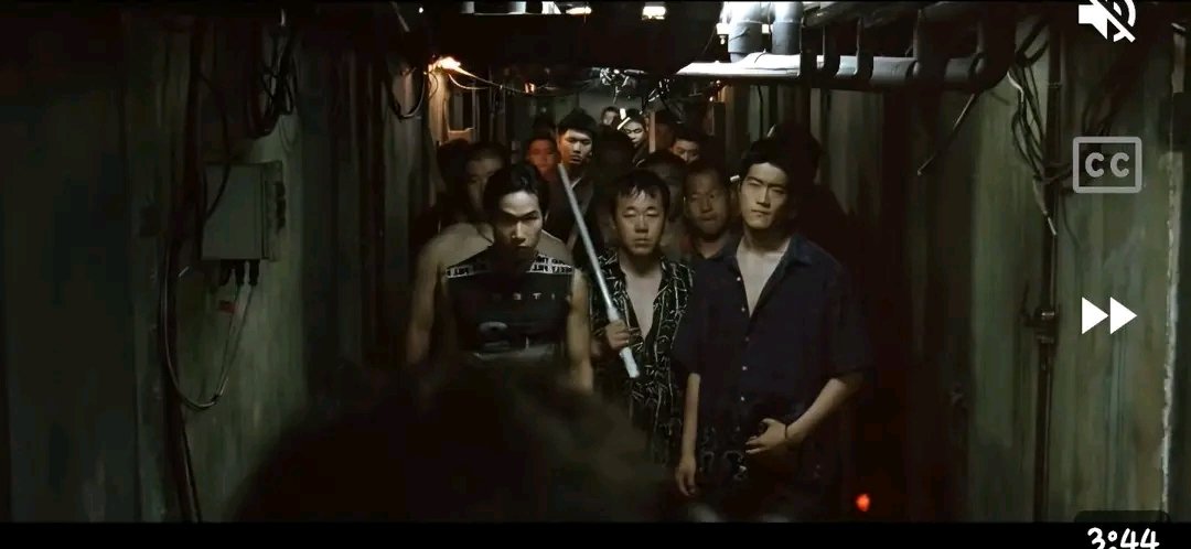 hrisyanatics's tweet photo. Seems like they're referencing to Park Chanwook's classic movie "Old Boy" &amp; this specific scene "corridor fight scene"

For those who haven't seen this movie, it revolves around a man who's abducted &amp; kept in cell for 15 yrs. When released, he took revenge to people who took him https://t.co/DQzyLL3twt