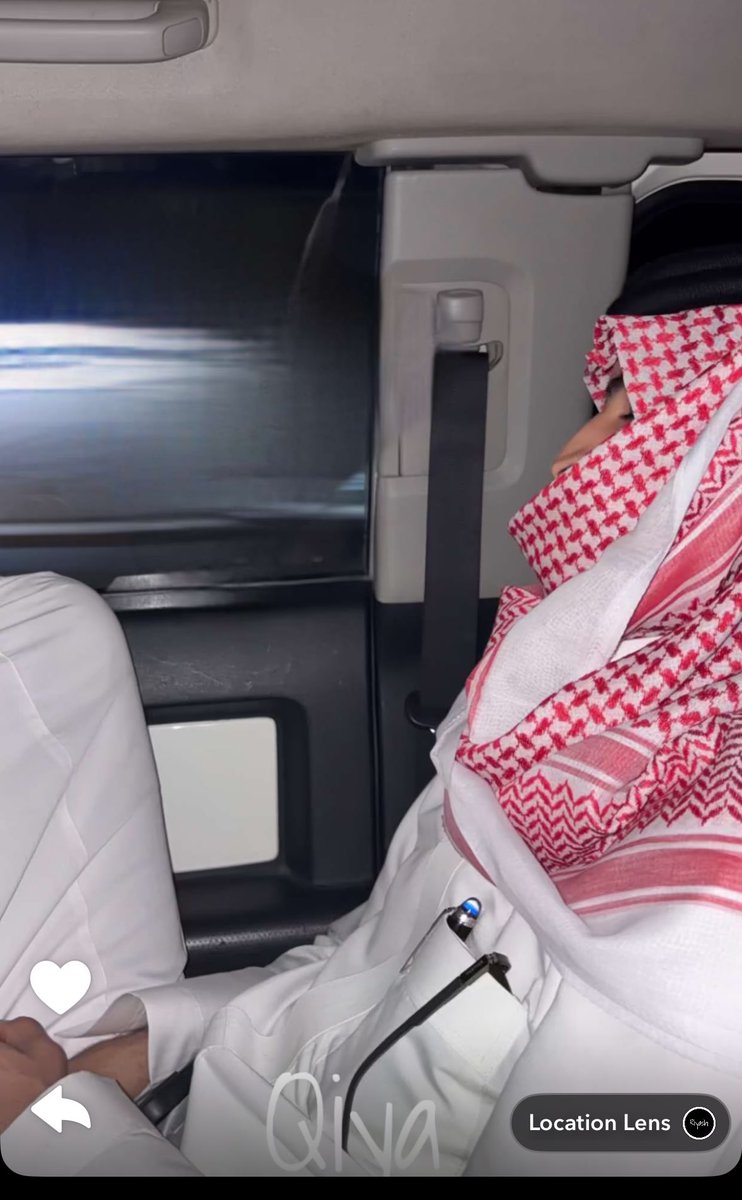 سالـي tweet media