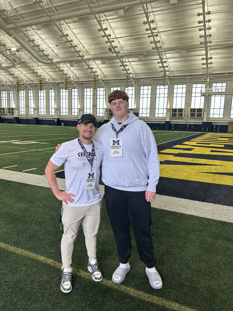 brockbaumann76's tweet photo. Had an amazing time at @UMichFootball today! Had a great time talking to @coachjharding and watching practice!

@Coach_Franke @coachjharding @UMFBCoachWhitt @NickWelshFB @coachweidger8 @270Gridiron @AllenTrieu @JaredLuginbill @Mark__Porter @mickdwalker @Bryan_Ault https://t.co/gBqGOSFs7c