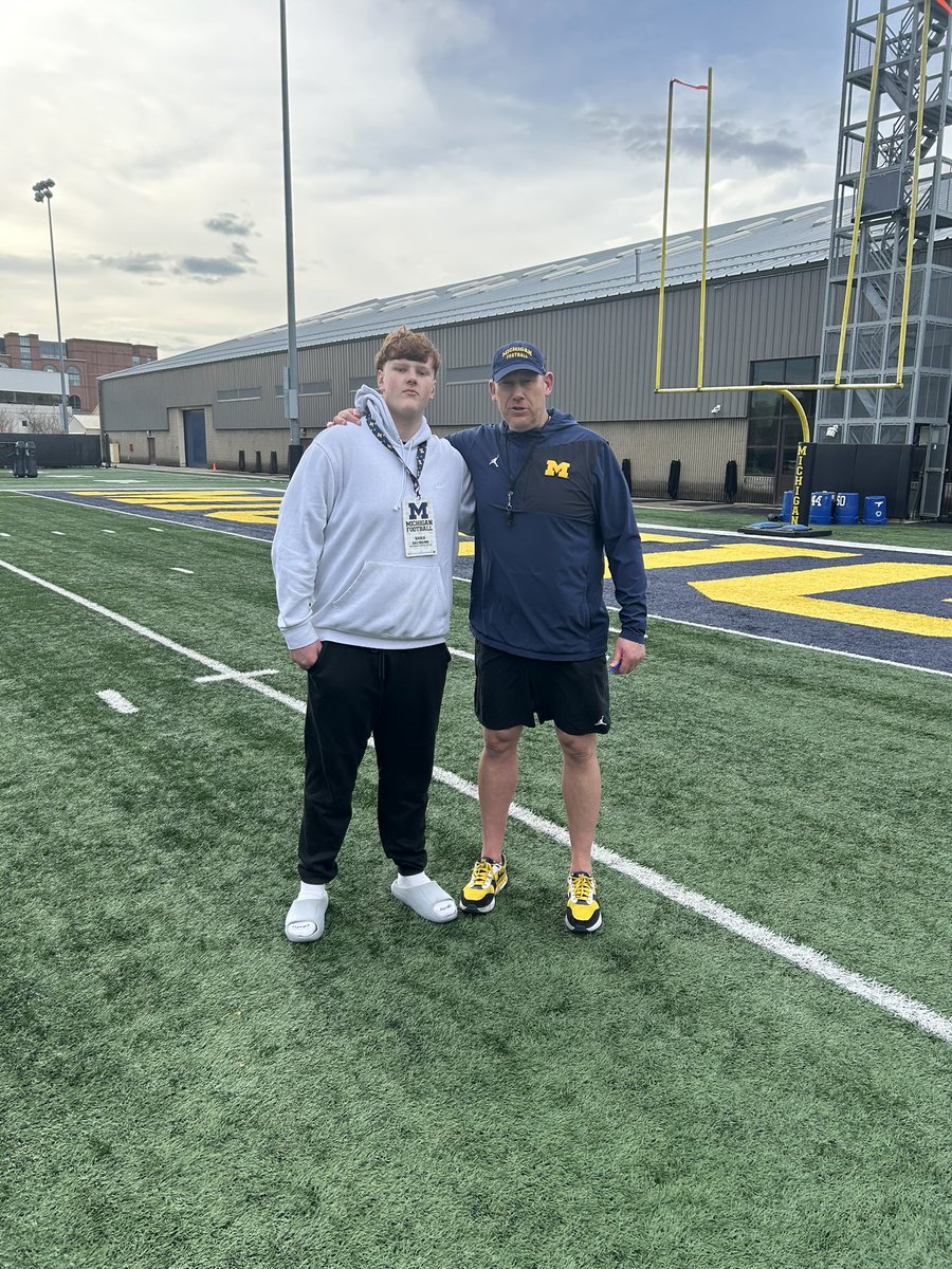 brockbaumann76's tweet photo. Had an amazing time at @UMichFootball today! Had a great time talking to @coachjharding and watching practice!

@Coach_Franke @coachjharding @UMFBCoachWhitt @NickWelshFB @coachweidger8 @270Gridiron @AllenTrieu @JaredLuginbill @Mark__Porter @mickdwalker @Bryan_Ault https://t.co/gBqGOSFs7c