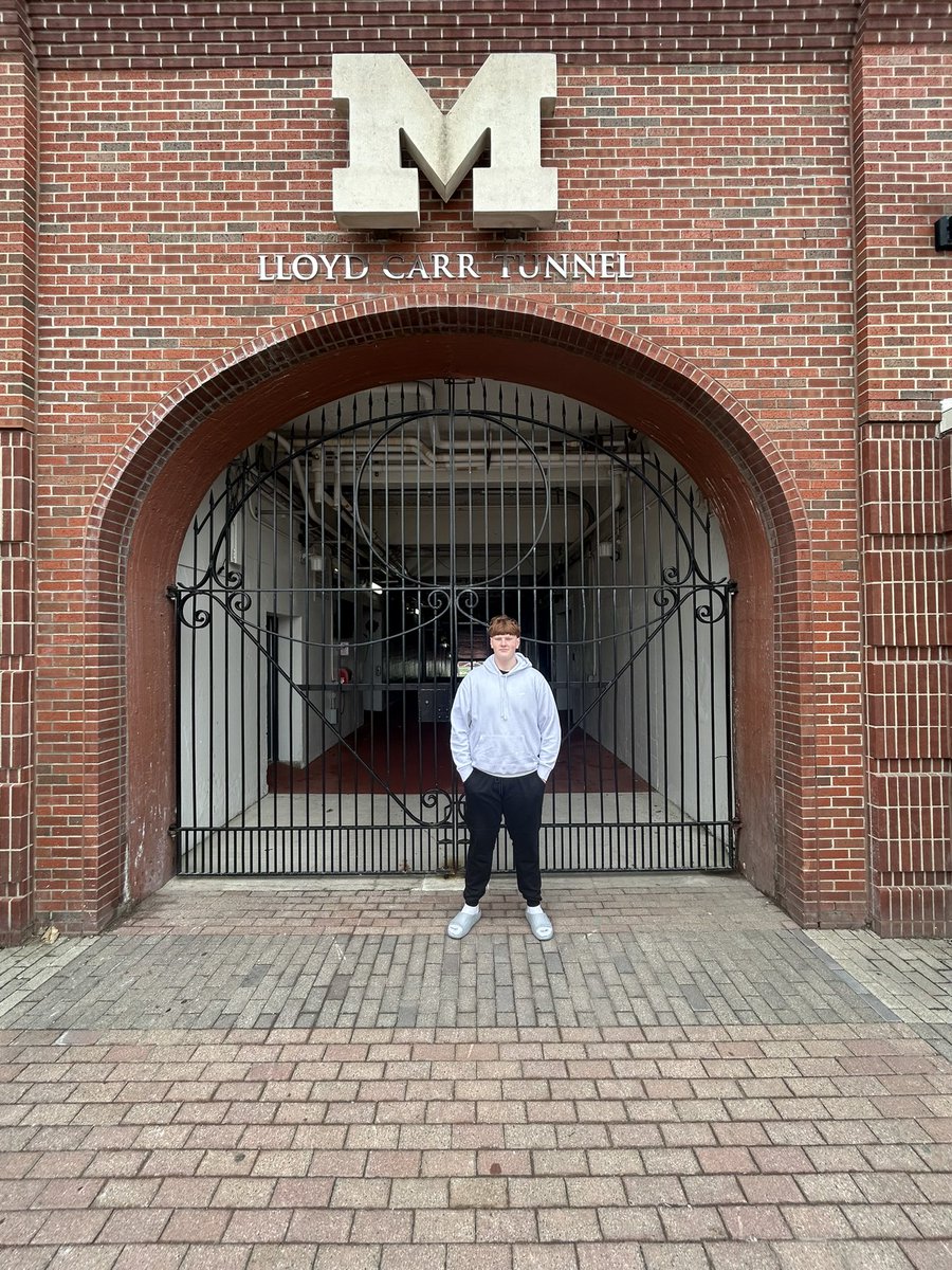 brockbaumann76's tweet photo. Had an amazing time at @UMichFootball today! Had a great time talking to @coachjharding and watching practice!

@Coach_Franke @coachjharding @UMFBCoachWhitt @NickWelshFB @coachweidger8 @270Gridiron @AllenTrieu @JaredLuginbill @Mark__Porter @mickdwalker @Bryan_Ault https://t.co/gBqGOSFs7c