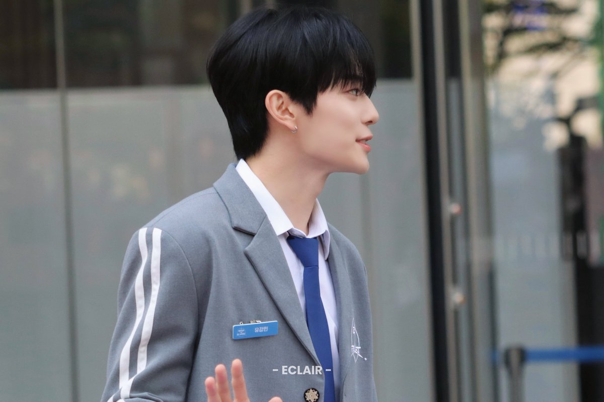 ᴇᴄʟᴀɪʀ tweet media