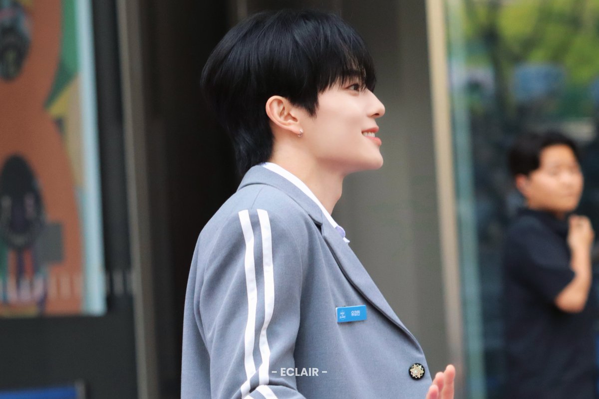 ᴇᴄʟᴀɪʀ tweet media