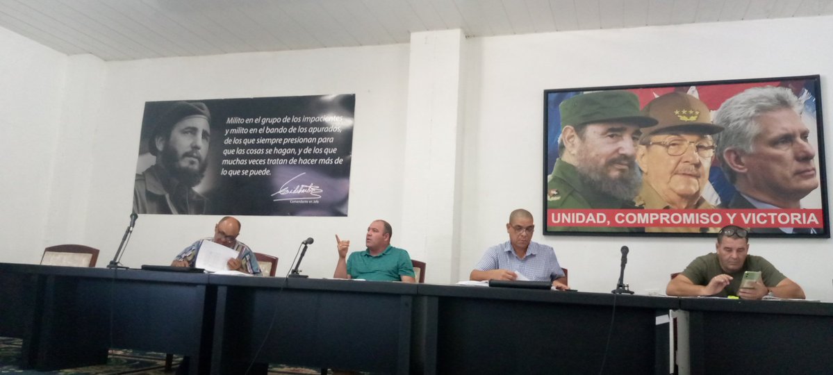 Hoy realizamos la reunión conjunta delegados municipales agricultura y miembro del buró del Partido,  dónde se evaluaron varios temas relacionados con la producción de alimentos, la entrega de tierras, cumplimiento leche entré otro. #CubaVencerá #Cub