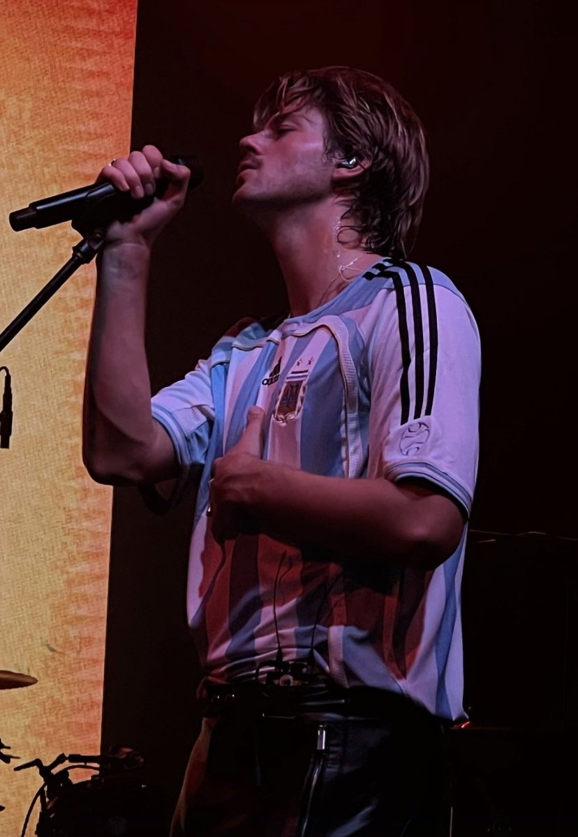 94sfaith's tweet photo. @teamoneruel 😭😭😭 bring him back https://t.co/VSMfuVAbkG