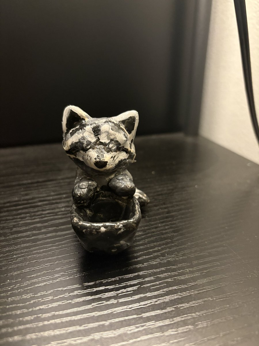 arcreatii's tweet photo. his name is edward and he can hold a ring or like two hes tiny im sorry https://t.co/etlD0V1xo6