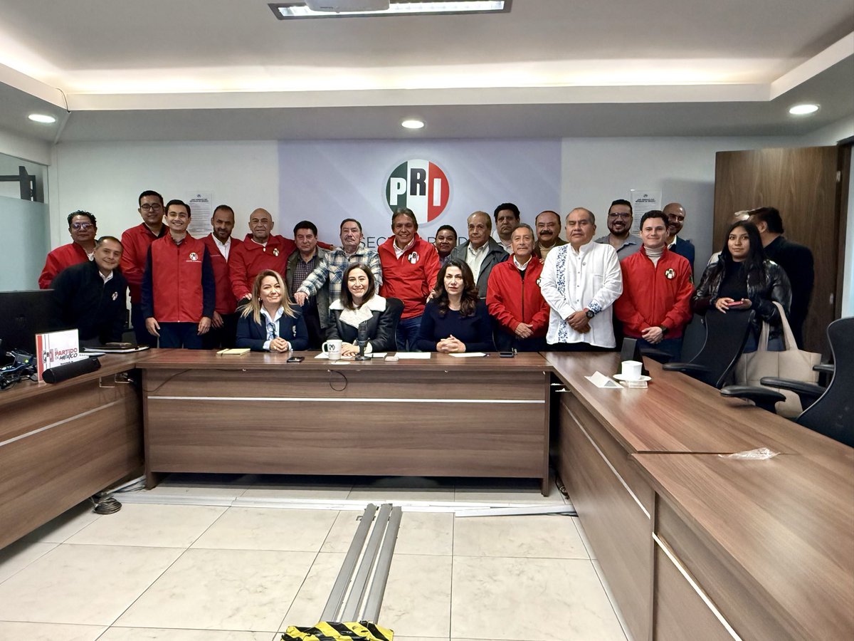 BernAntelo's tweet photo. Por indicaciones de @alitomorenoc, participamos en reunión nacional vía Zoom con Jorge Meade y dirigencias estatales.

Como presidente del CONALPRI, firmes y organizados para defender a México. 🇲🇽

#PRI #CONALPRI #DefensoresDeLaPatria https://t.co/rEOo4B756U