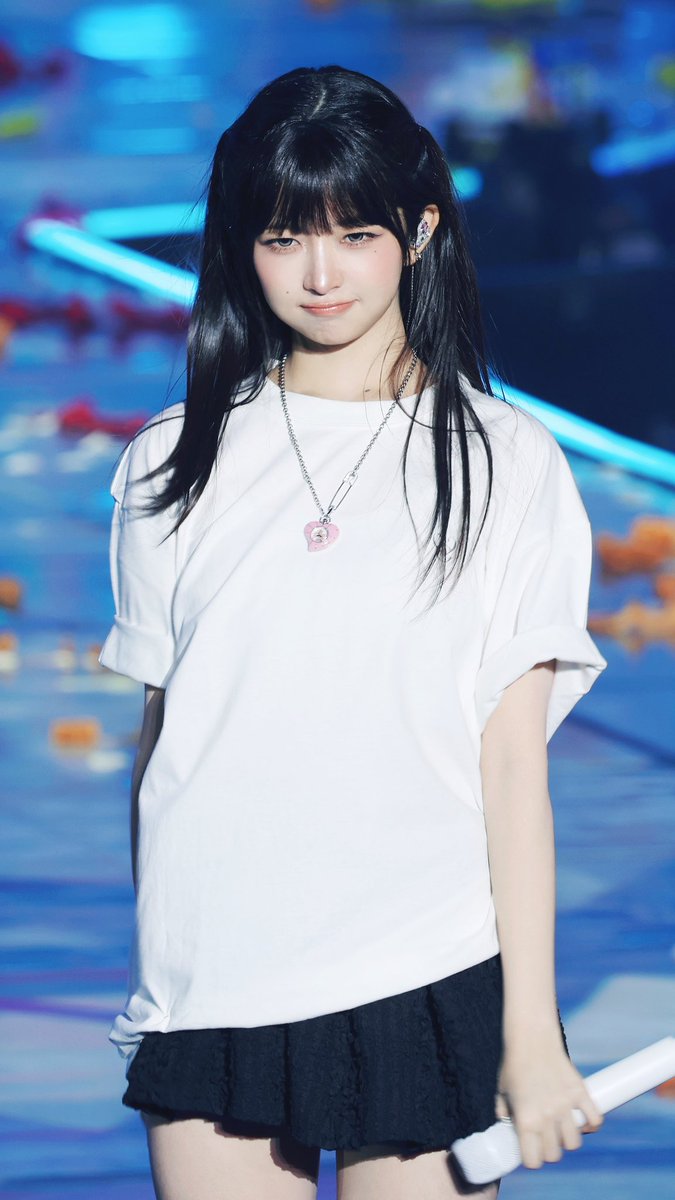 hourly rei tweet media