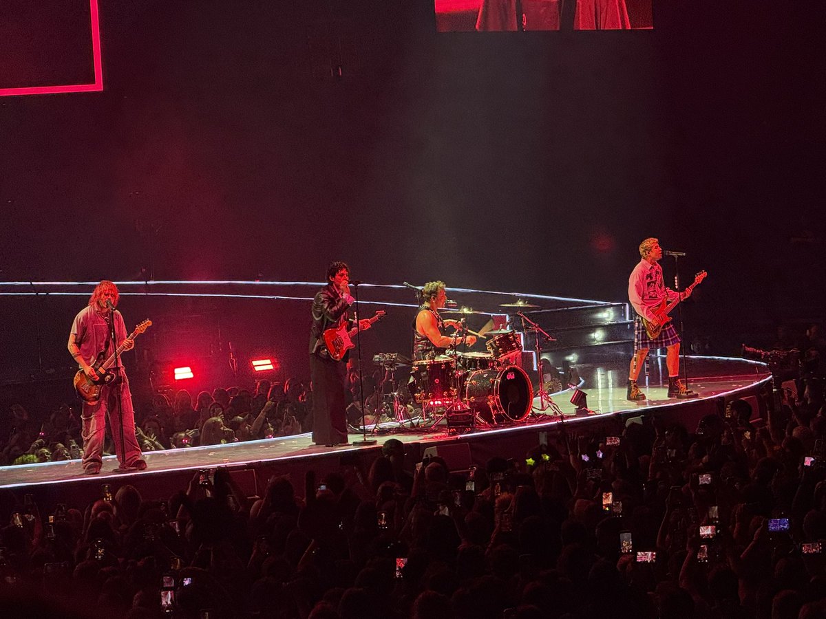 🌙mils(taylorsversion) tweet media